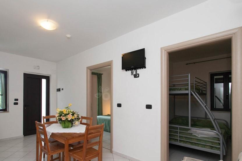 Appartamento con 2 Camere da Letto e Angolo Cottura